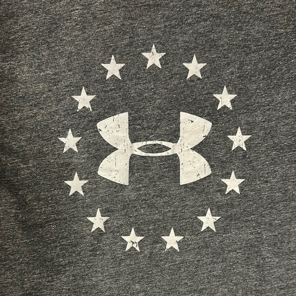 UNDER ARMOUR Star Logo Tee, Size L